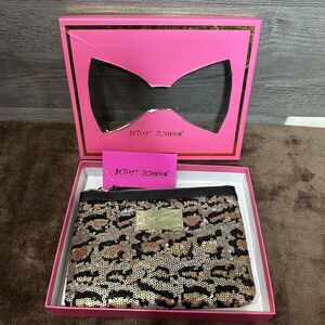 BETSEY JOHNSON ~Leopard Cheetah Sequins Wristlet New In Box 7.5” X 5”